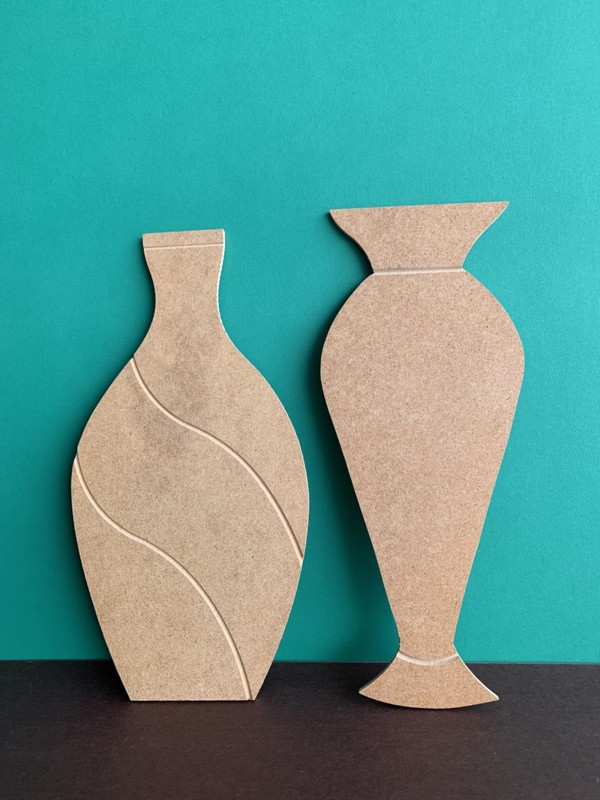 Paar Vasen mit Scherenschnitt